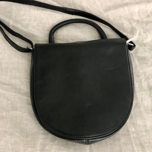 Matt & Nat | Parabole Saddle Crossbody Bag | Black